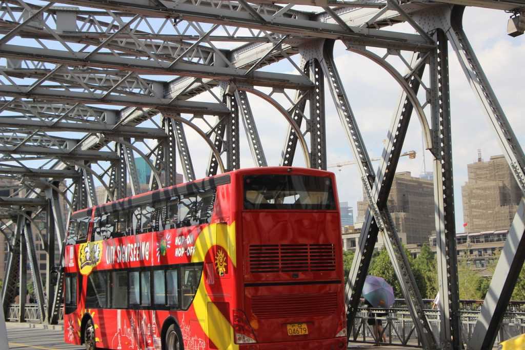 Udhetime me guide me autobus